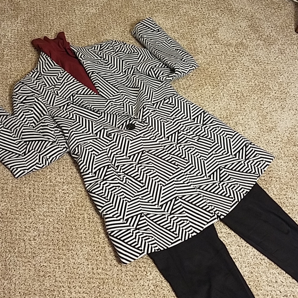 Beautiful statement coat/ long blazer